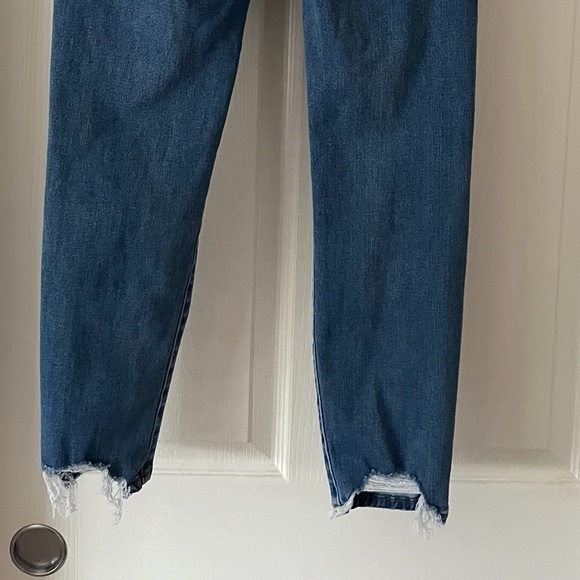 American Eagle ripped Curvy High Rise Jegging, light wash, size 12 - Picture 3 of 4